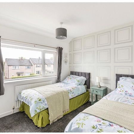 Entire Charming 5-Bed House In Darwen Blackburn Bb1 Free Parking Roadside Rishton Esterno foto