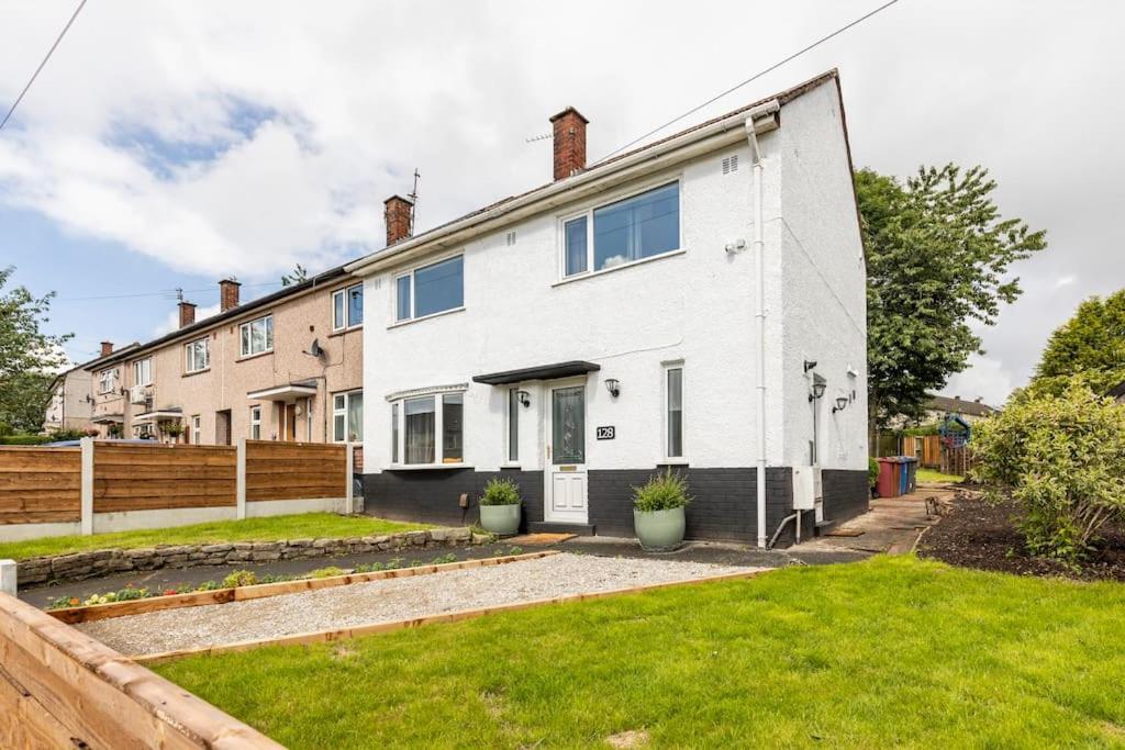 Entire Charming 5-Bed House In Darwen Blackburn Bb1 Free Parking Roadside Rishton Esterno foto