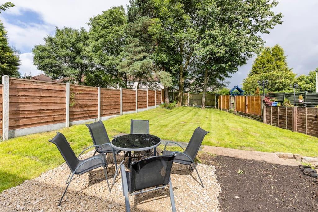 Entire Charming 5-Bed House In Darwen Blackburn Bb1 Free Parking Roadside Rishton Esterno foto