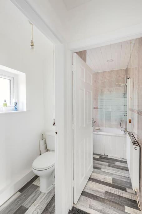 Entire Charming 5-Bed House In Darwen Blackburn Bb1 Free Parking Roadside Rishton Esterno foto