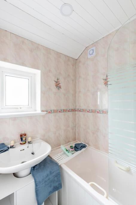 Entire Charming 5-Bed House In Darwen Blackburn Bb1 Free Parking Roadside Rishton Esterno foto