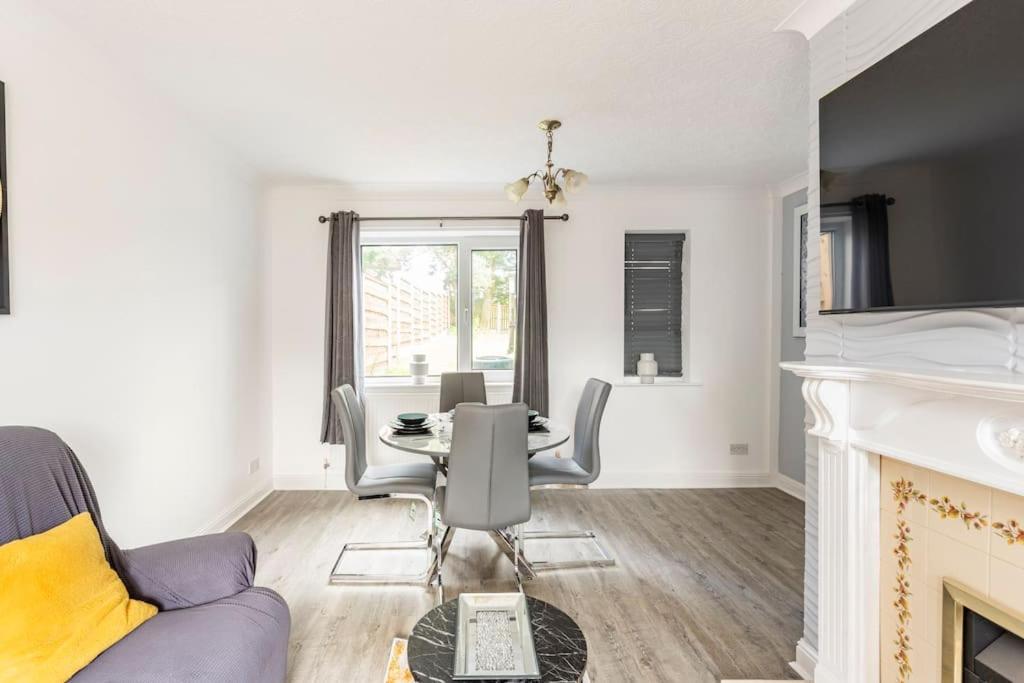 Entire Charming 5-Bed House In Darwen Blackburn Bb1 Free Parking Roadside Rishton Esterno foto