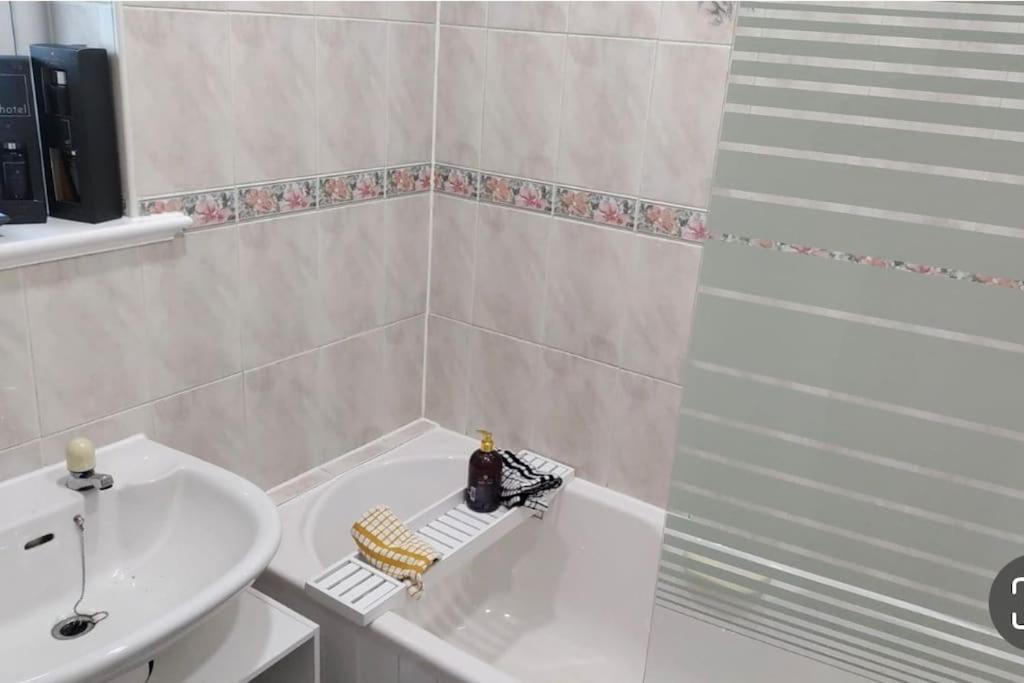 Entire Charming 5-Bed House In Darwen Blackburn Bb1 Free Parking Roadside Rishton Esterno foto