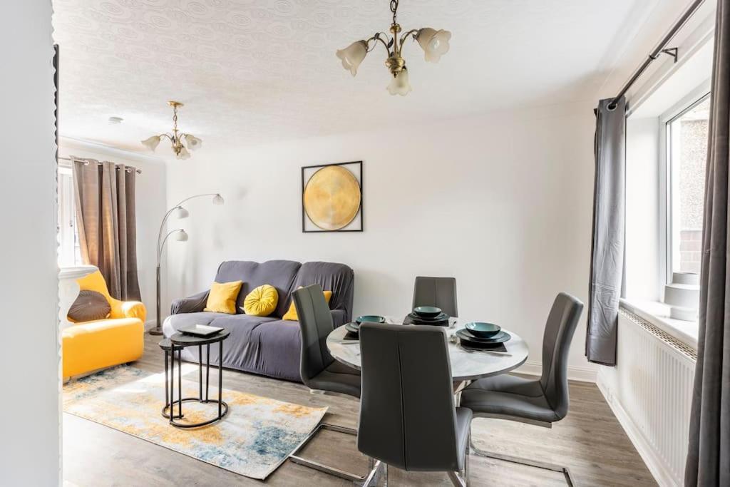 Entire Charming 5-Bed House In Darwen Blackburn Bb1 Free Parking Roadside Rishton Esterno foto